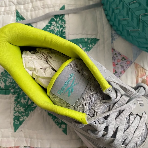 NWT Grey and green Reebok runner 5.0 running shoes 8.5 Women’s #running - Picture 2 of 6